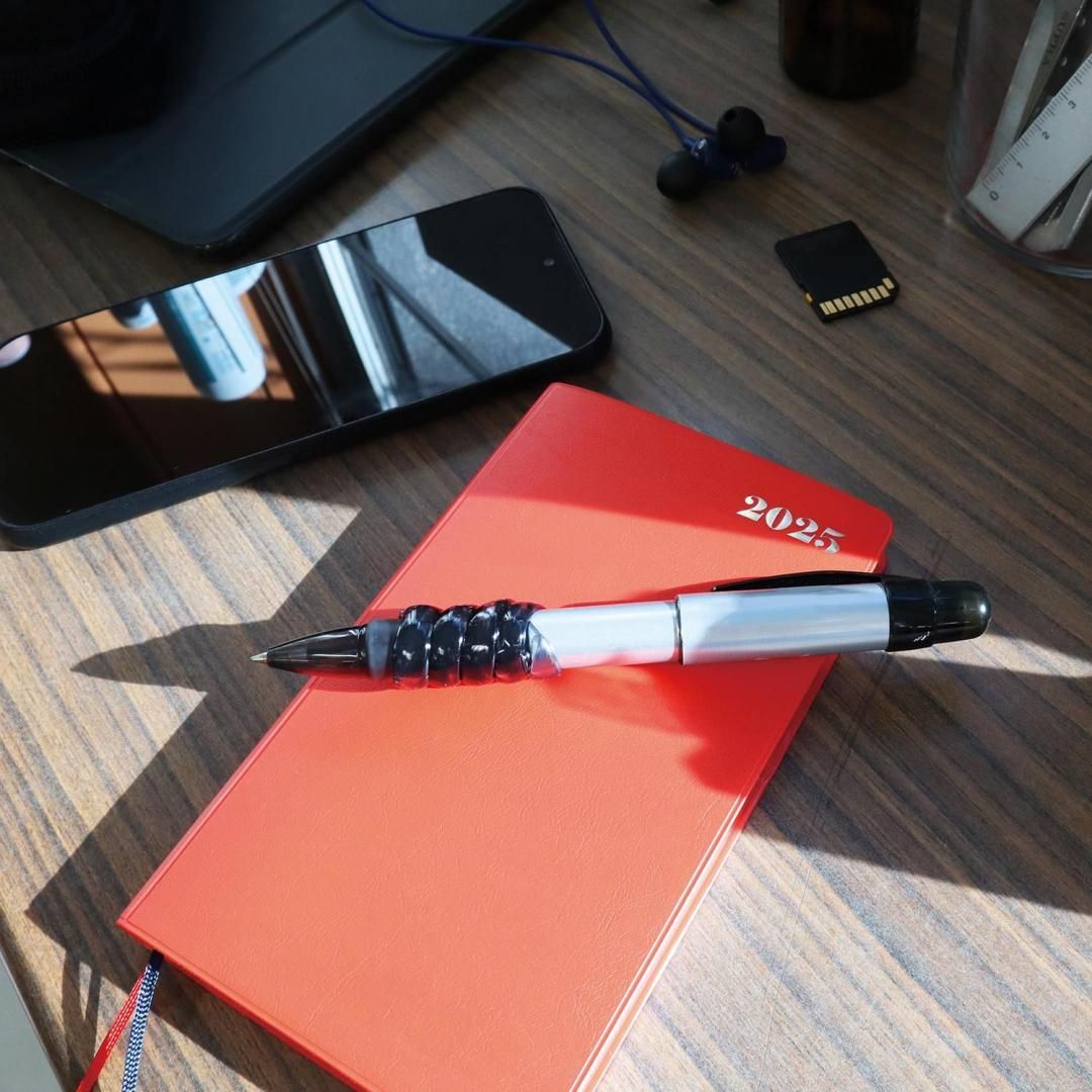 KUTSUWA PUNYU SPIRAL Pencil Grip RB033